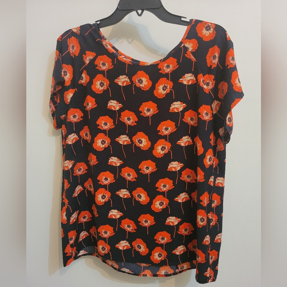 NWOT CAbi Flanders Top #3251 Poppy Print Size M